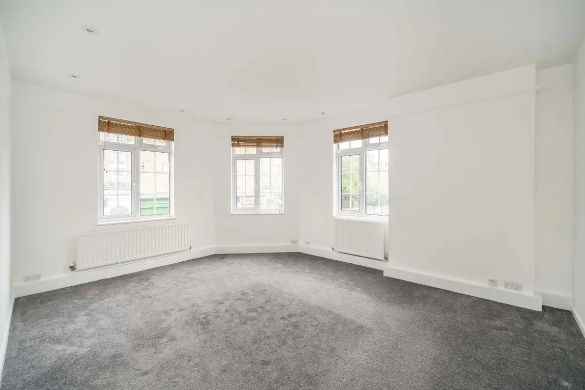 Flat Streatham High Road in Greater London