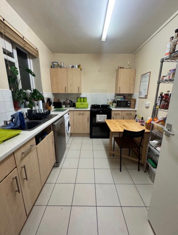 Room Moreton Close in Greater London