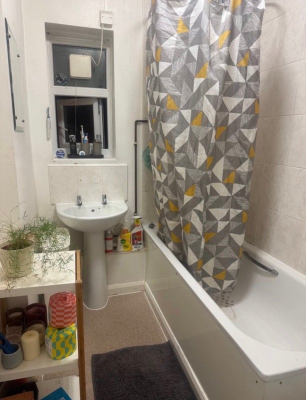Room Moreton Close in Greater London