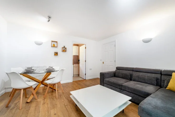 Flat Chillington Drive in Greater London