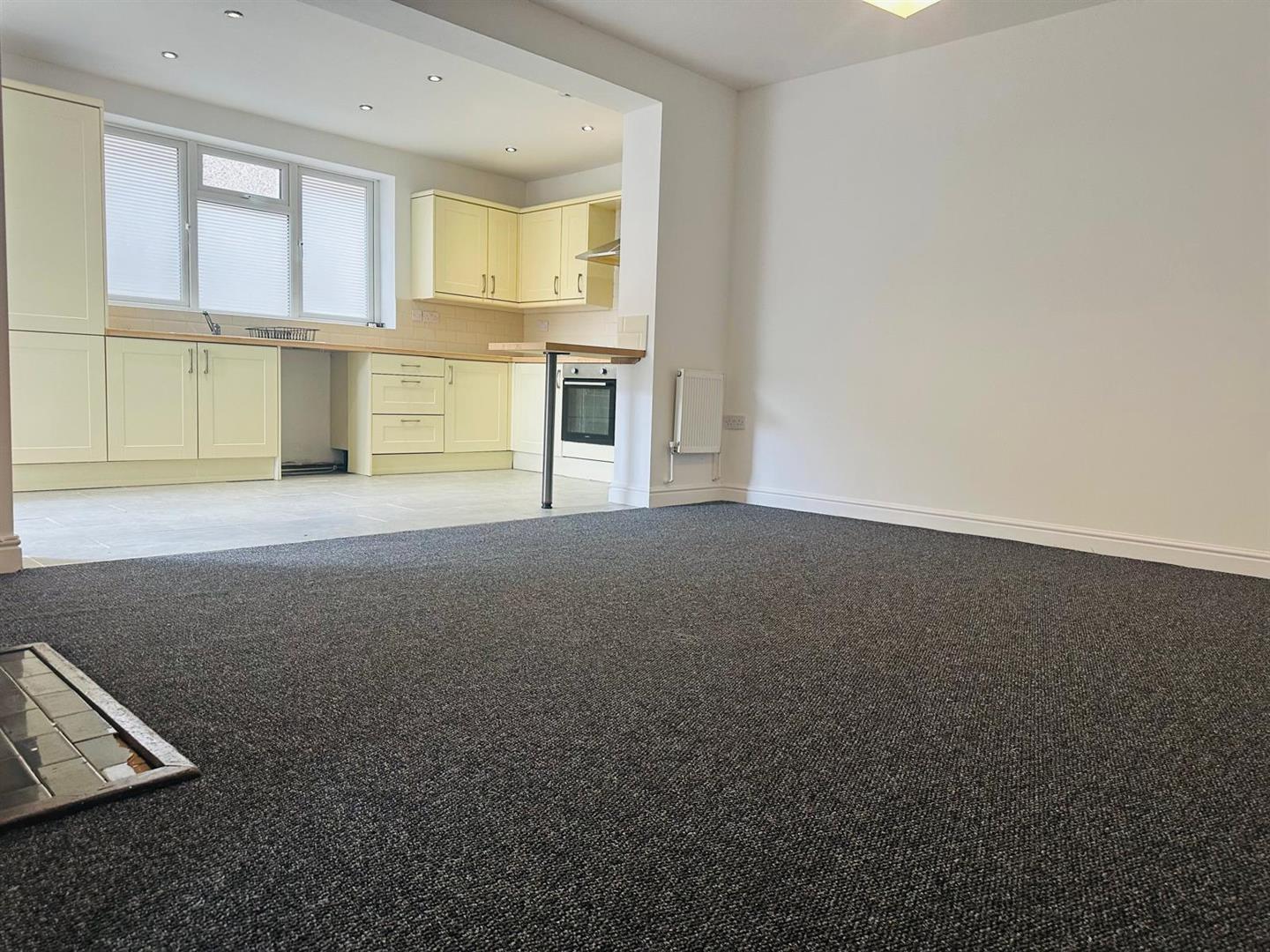 Flat Long Street in North Warwickshire