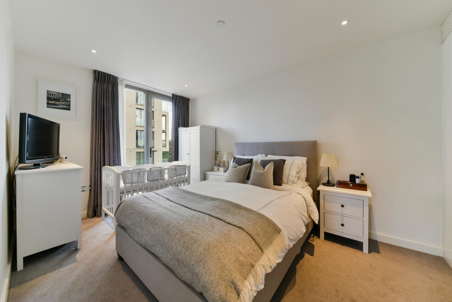Flat Heritage Lane in Greater London