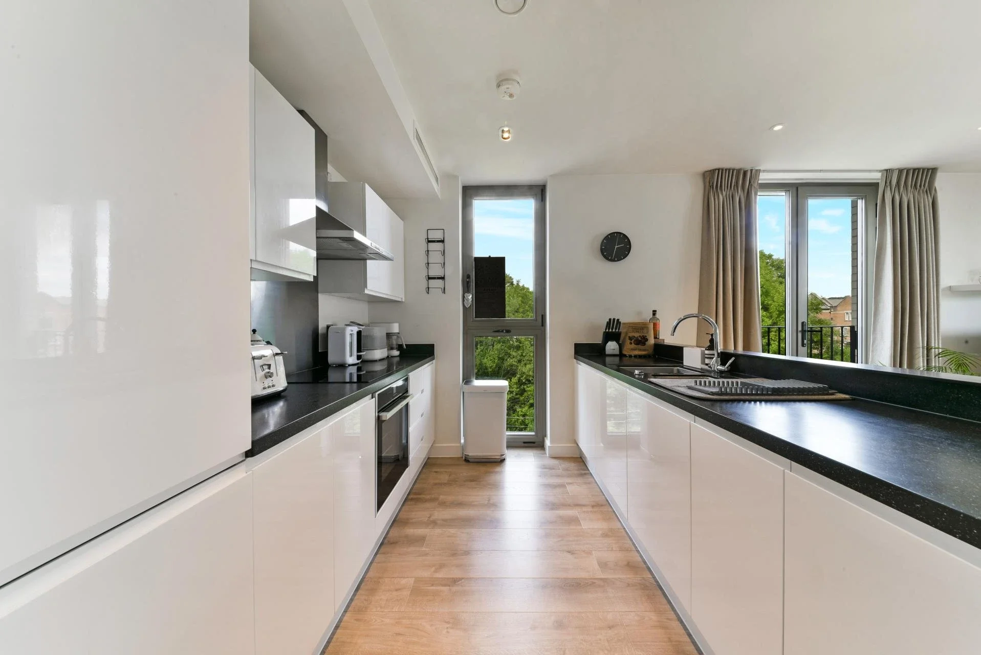 Flat Heritage Lane in Greater London