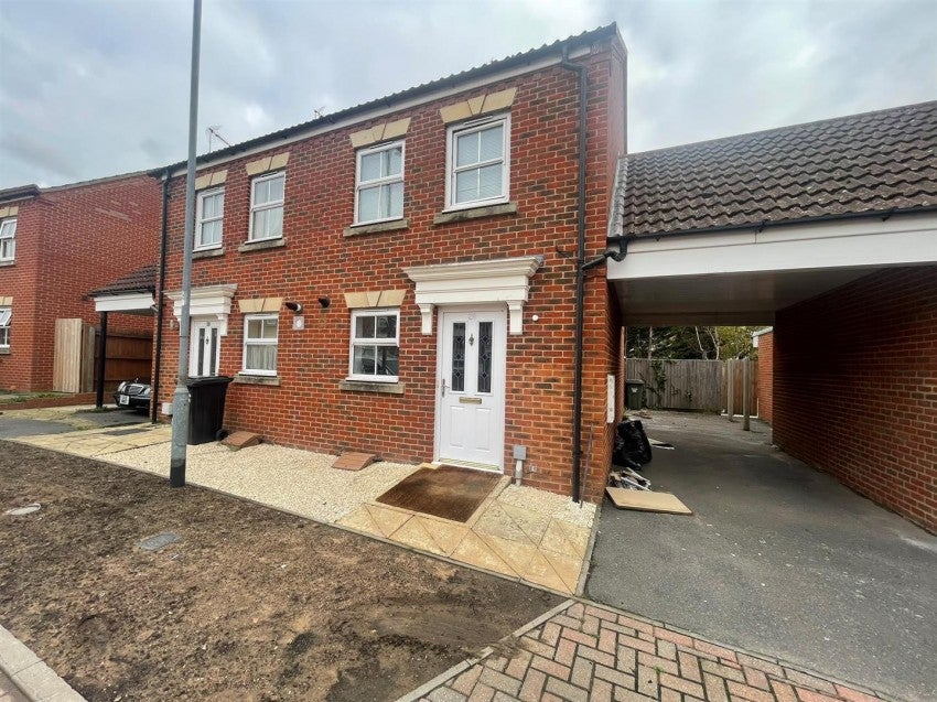House Walker Crescent in Slough
