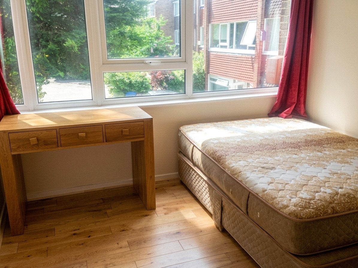 Flat Ruskin Park House in Greater London
