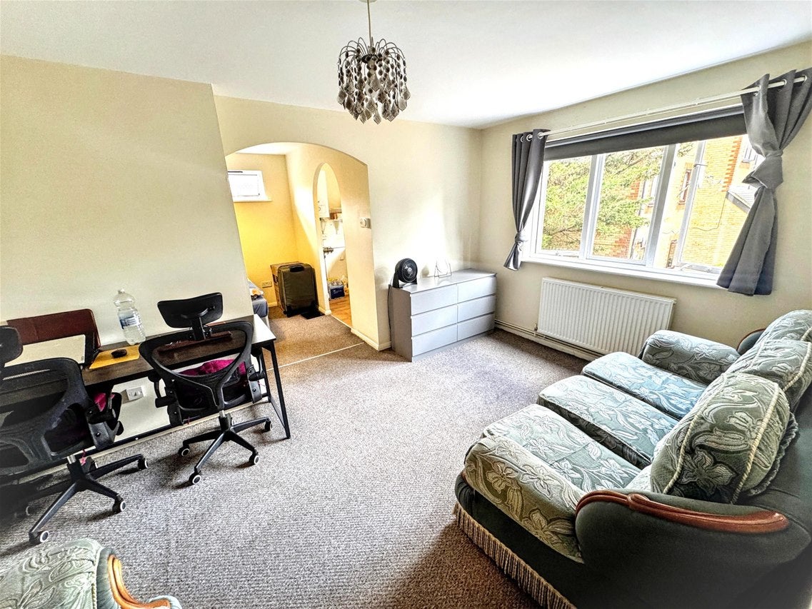 Flat Francis Street in Greater London