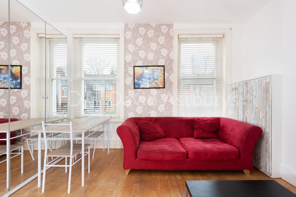 Flat Alexandra Park Road in Greater London