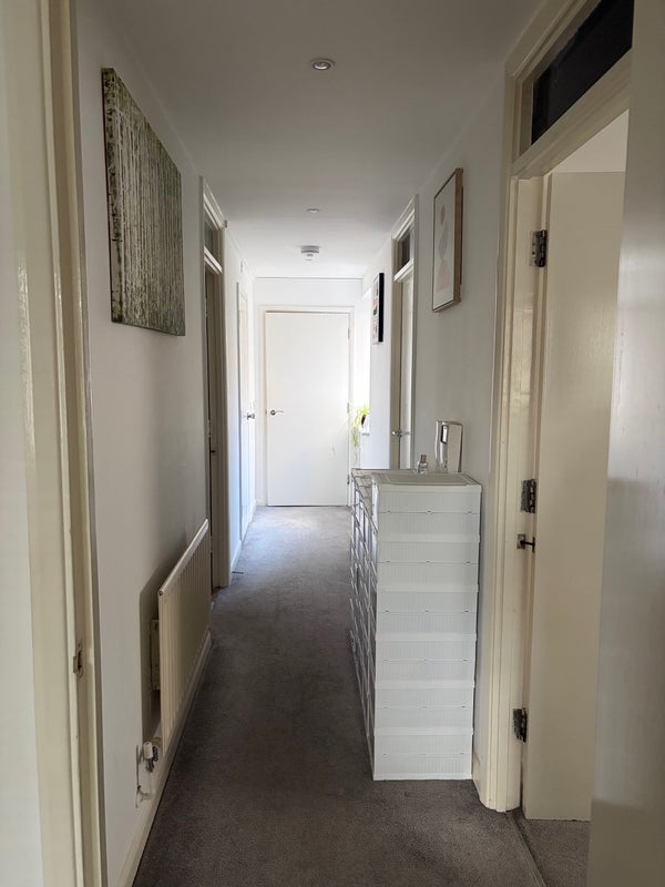 Room Newport Avenue in Greater London