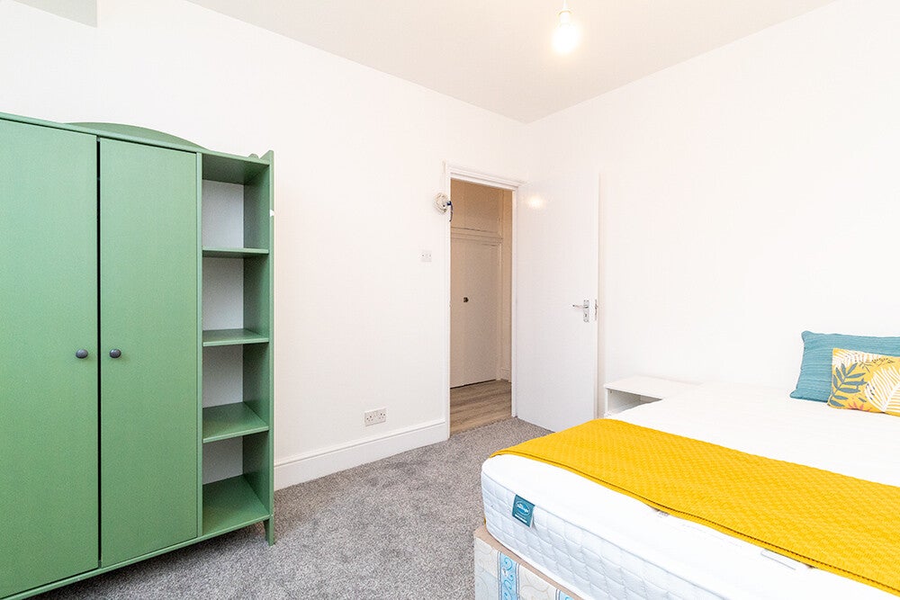 Flat Ladbroke Crescent in Greater London