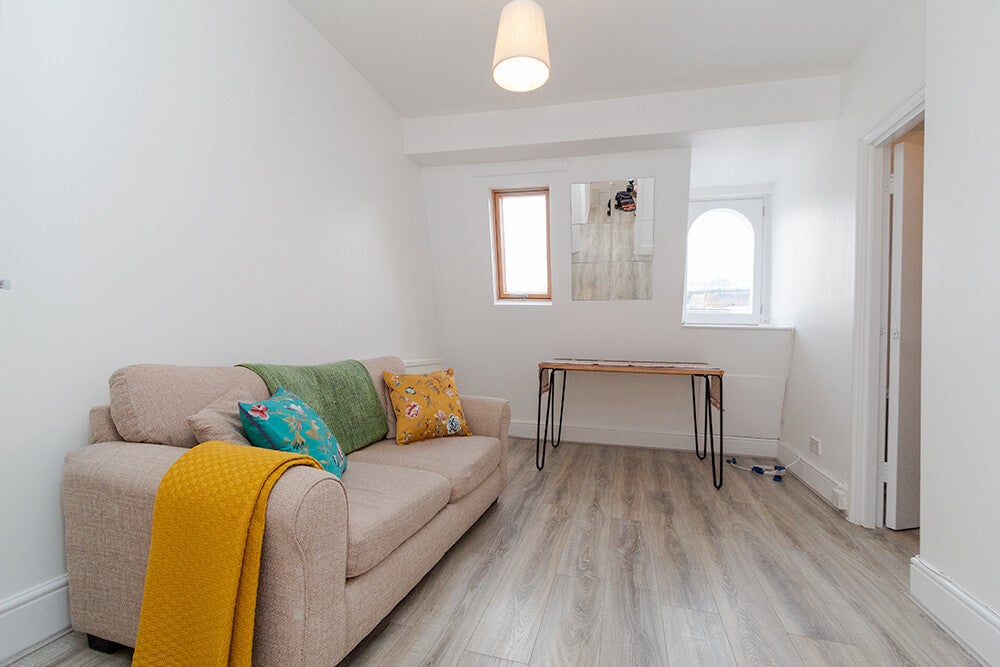 Flat Ladbroke Crescent in Greater London