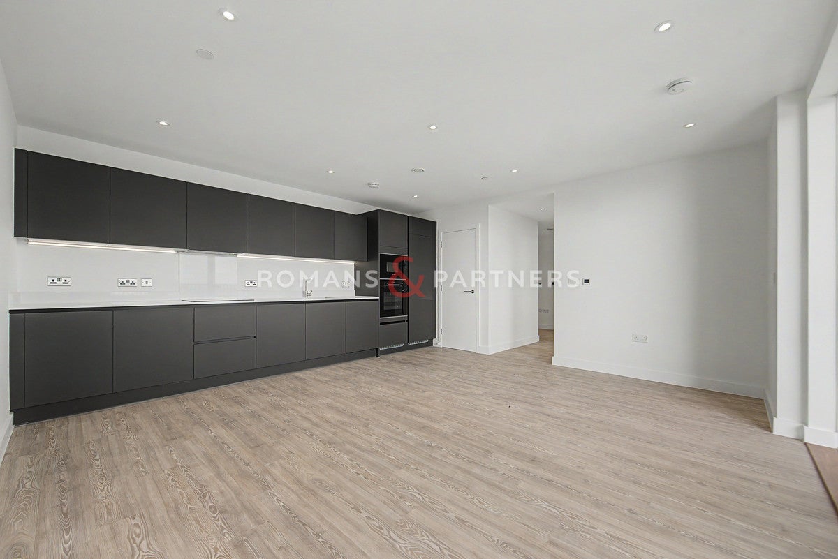 Flat Chequers Lane in Greater London