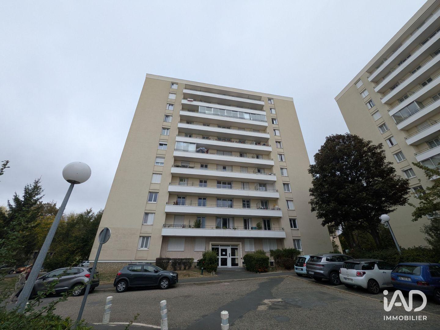 Flat Place de Gasperi in Pontoise