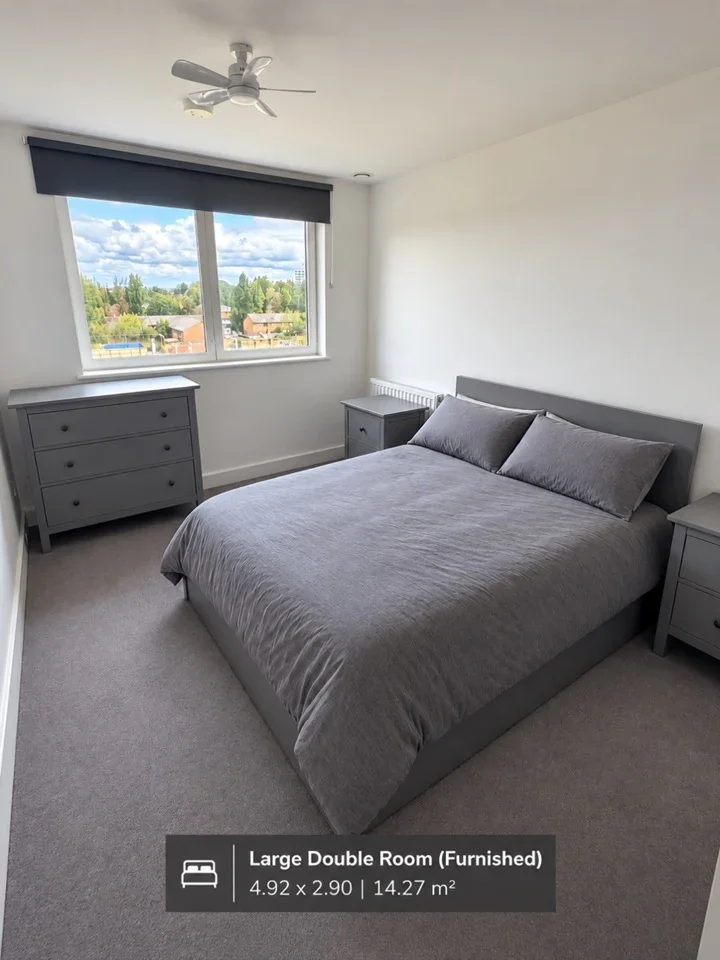 Room Healum Avenue in Greater London