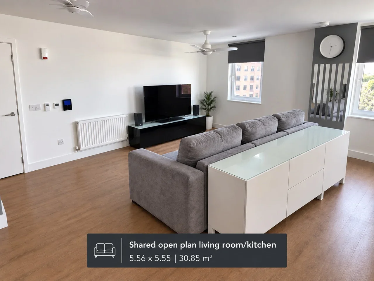 Room Healum Avenue in Greater London