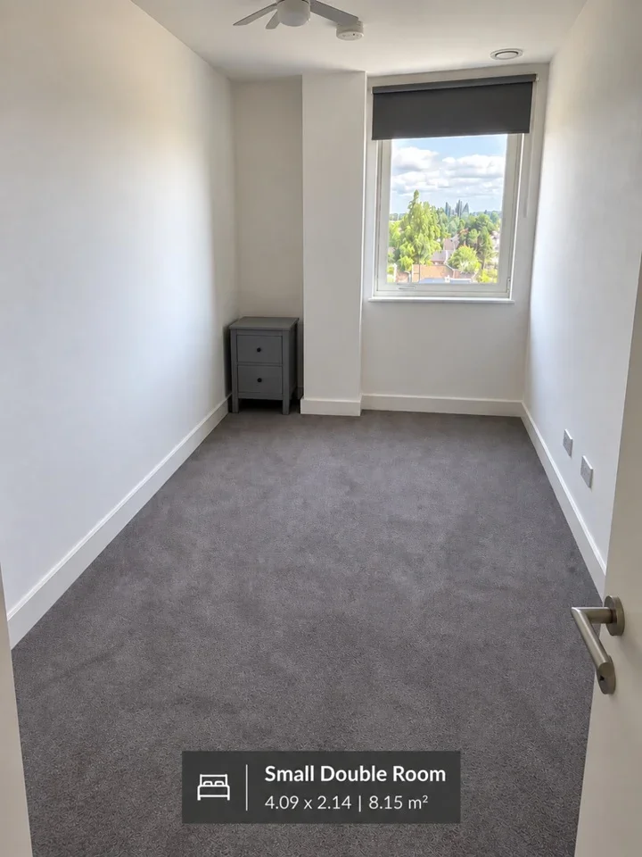 Room Healum Avenue in Greater London