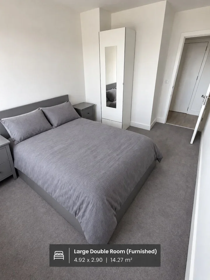 Room Healum Avenue in Greater London