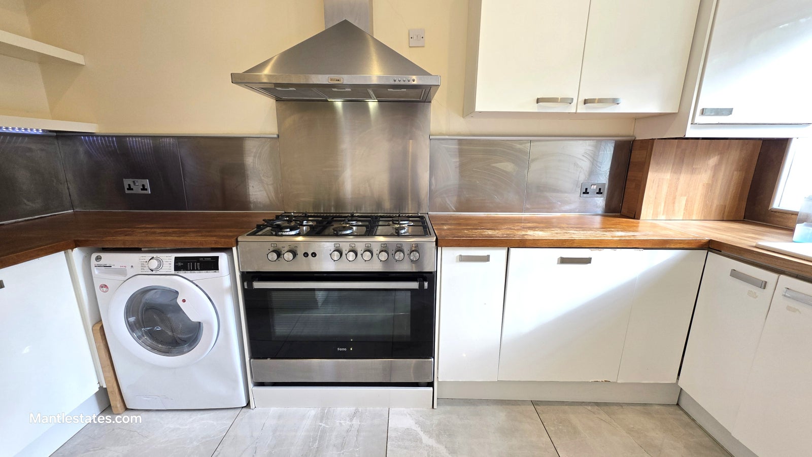 Flat Warwick Road in Greater London