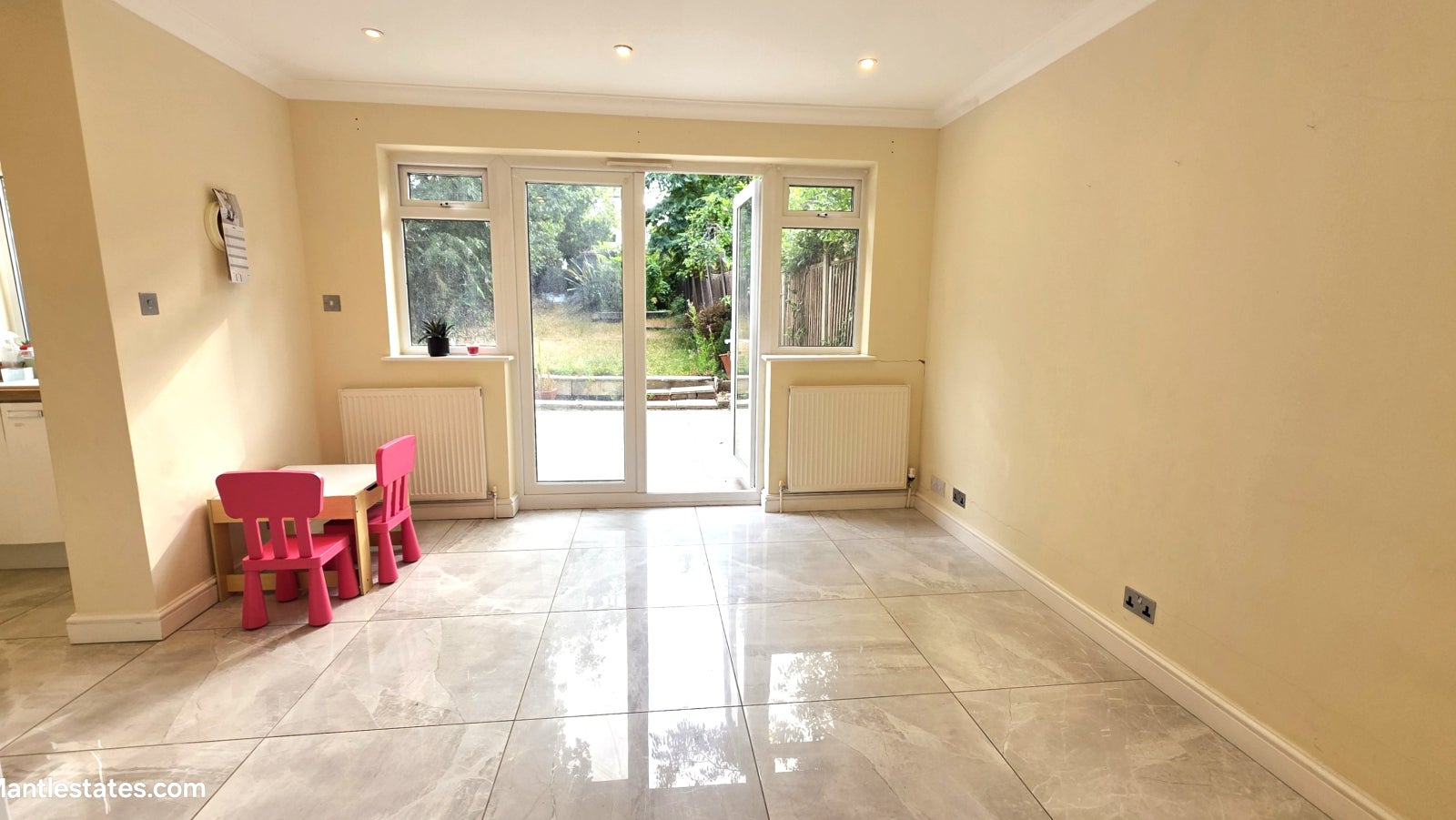 Flat Warwick Road in Greater London