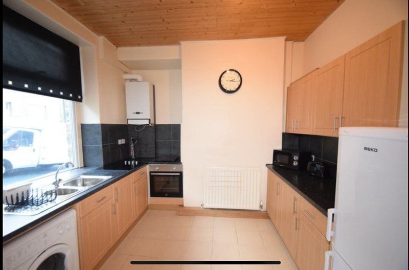 Room Ash Grove in Bradford