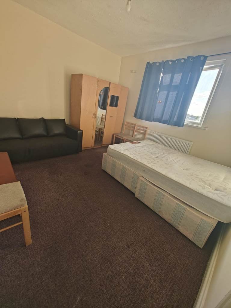 Flat South Road in Greater London