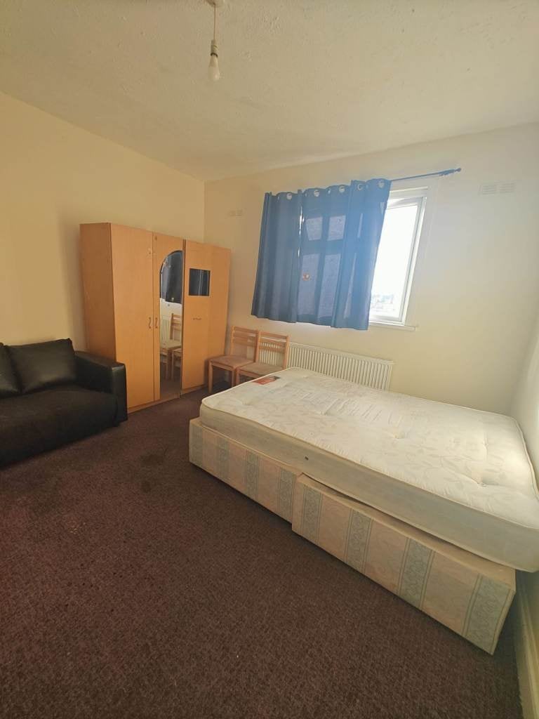 Flat South Road in Greater London