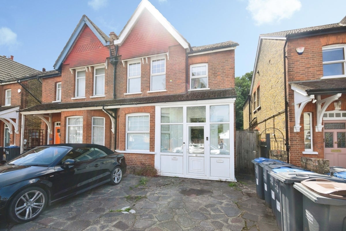 Flat Purley Park Road in London