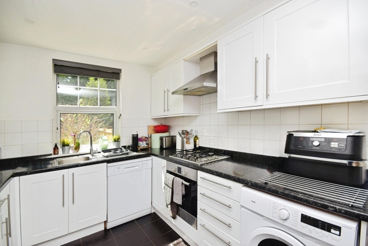Flat Purley Park Road in London