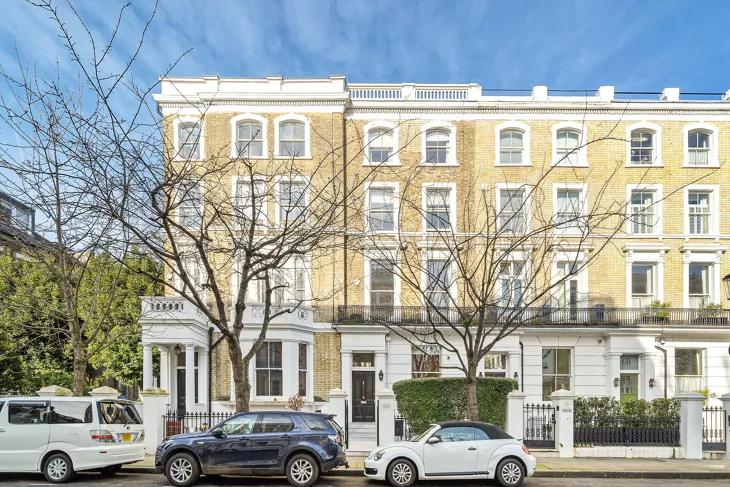 Flat Cathcart Road in Greater London