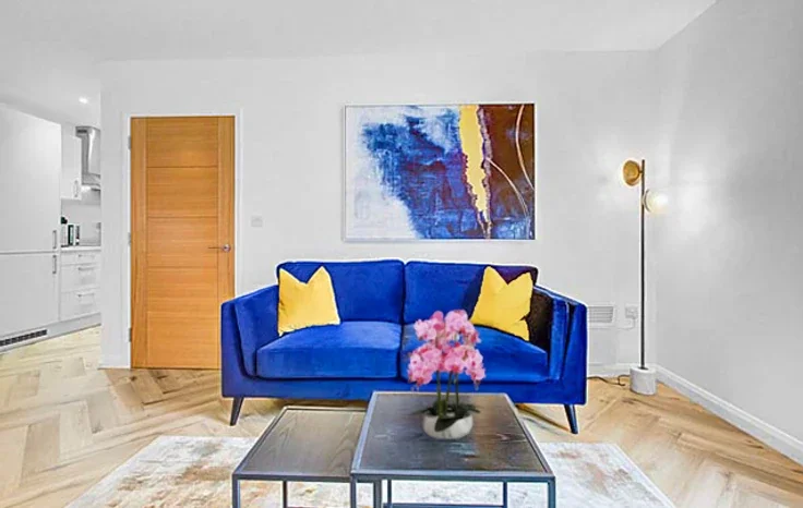 Flat Ewell Road in Greater London