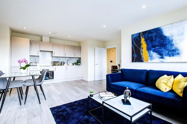 Flat Ewell Road in Greater London