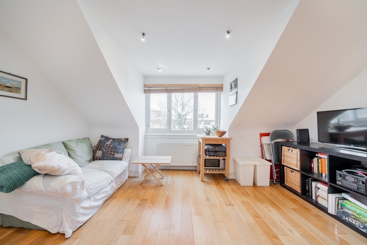 Flat Fordwych Road in Greater London