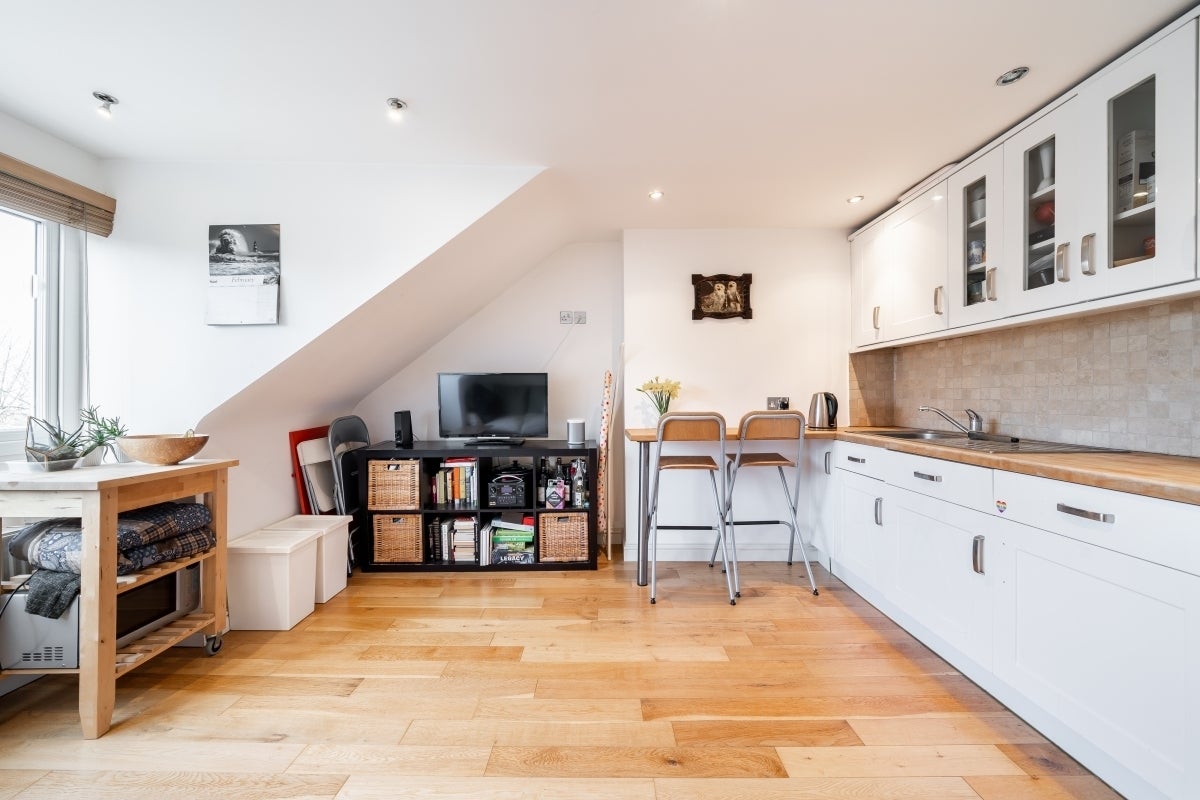 Flat Fordwych Road in Greater London