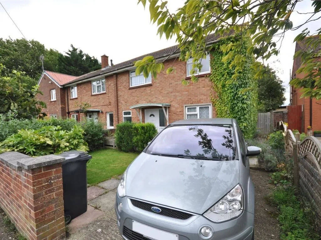 House Courtenay Road in Swindon