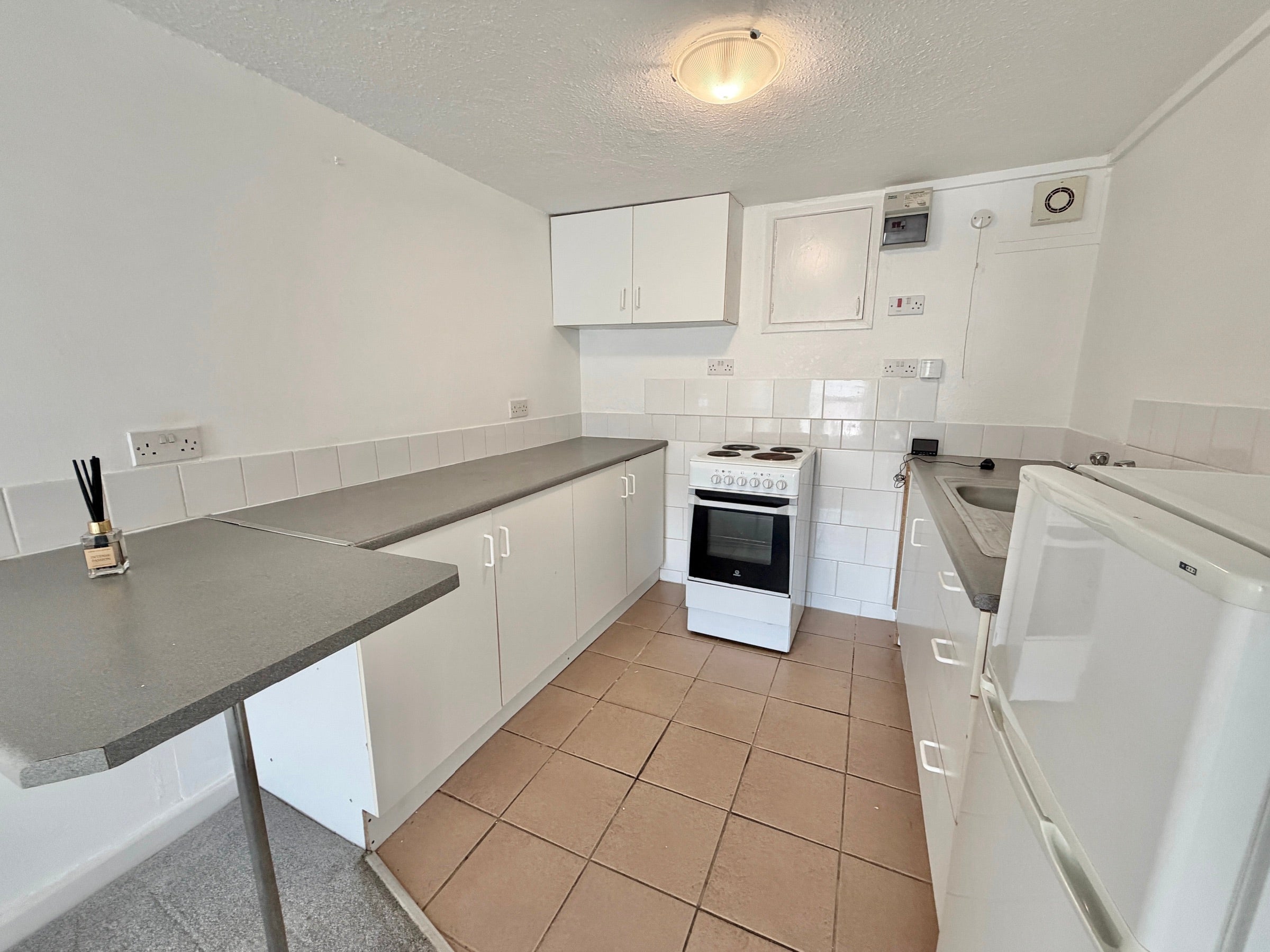 Flat Parkfield Road in Torquay