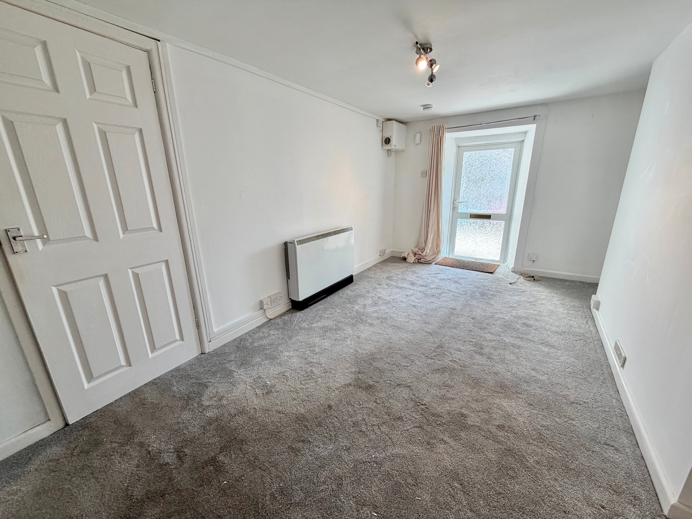 Flat Parkfield Road in Torquay