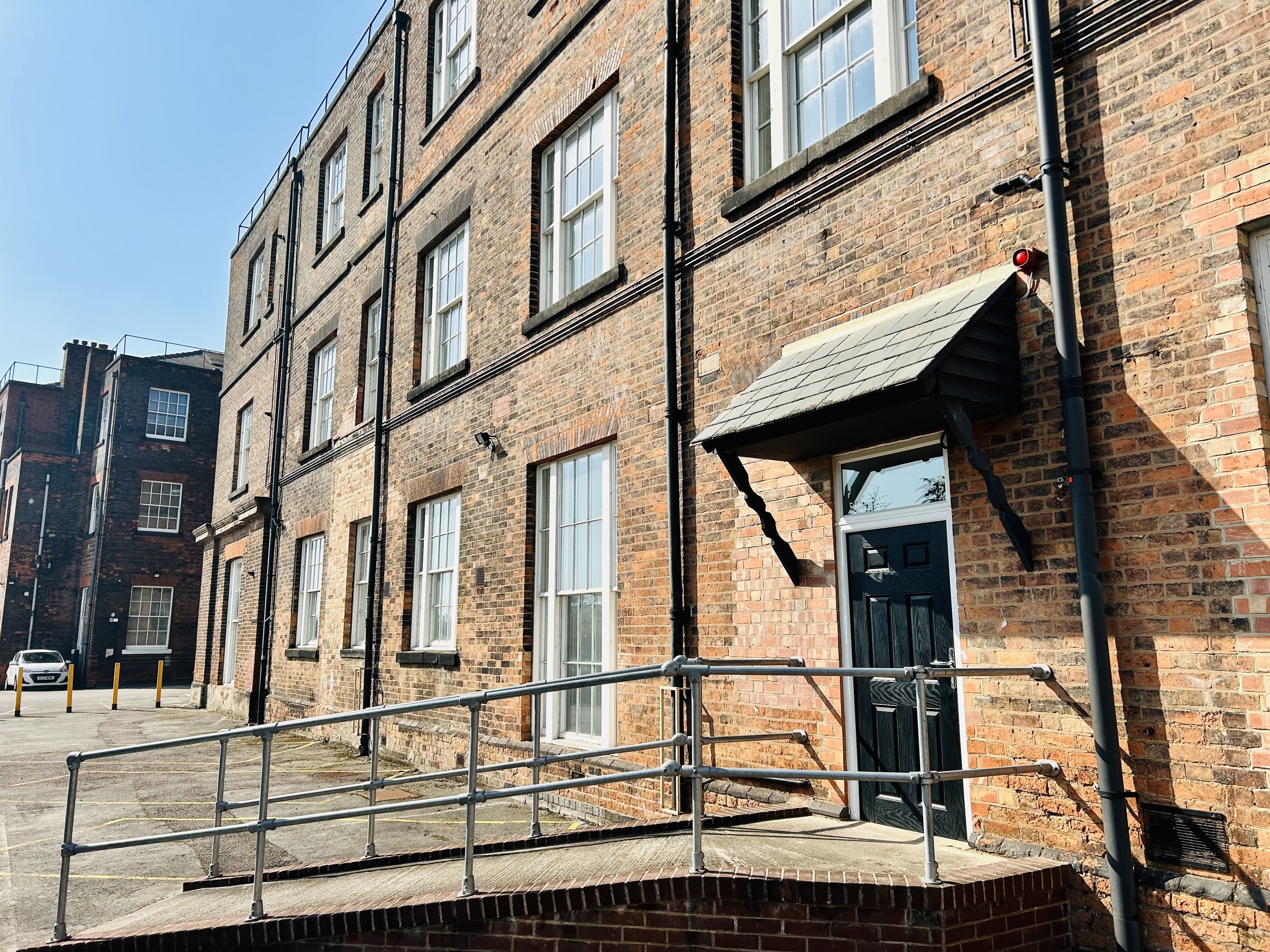Flat Railway Terrace in Derby