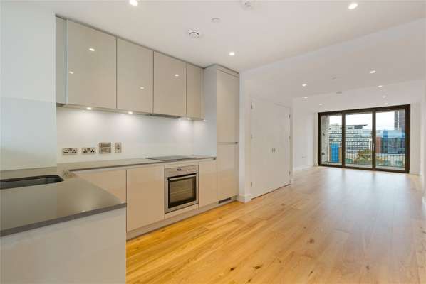 Flat Oaks Road in Greater London