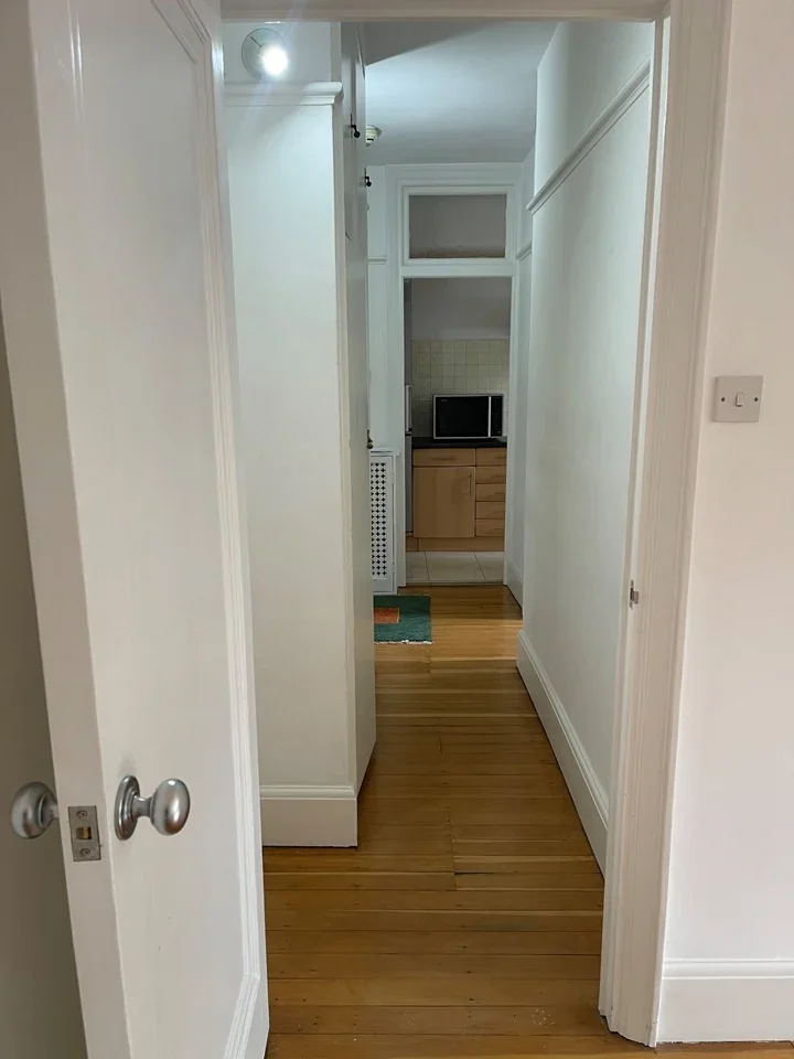 Flat Finchley Road in Greater London