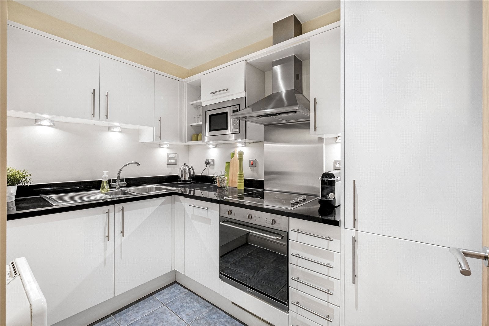 Flat Southwark Street in Greater London