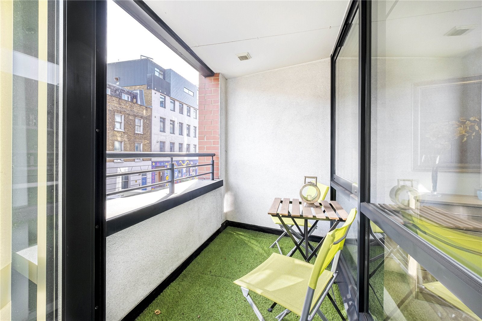 Flat Southwark Street in Greater London