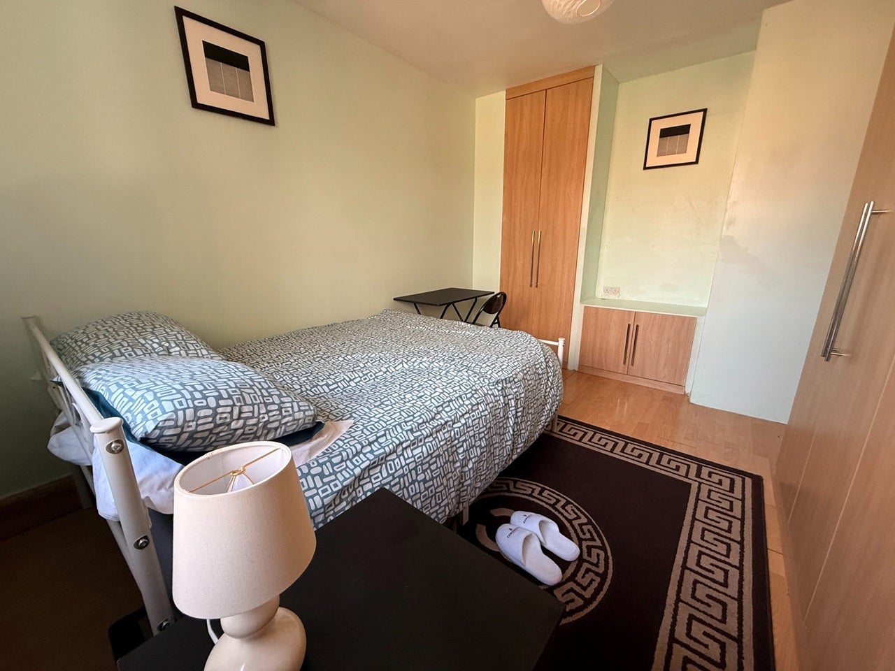 Room Longhill Road in Greater London