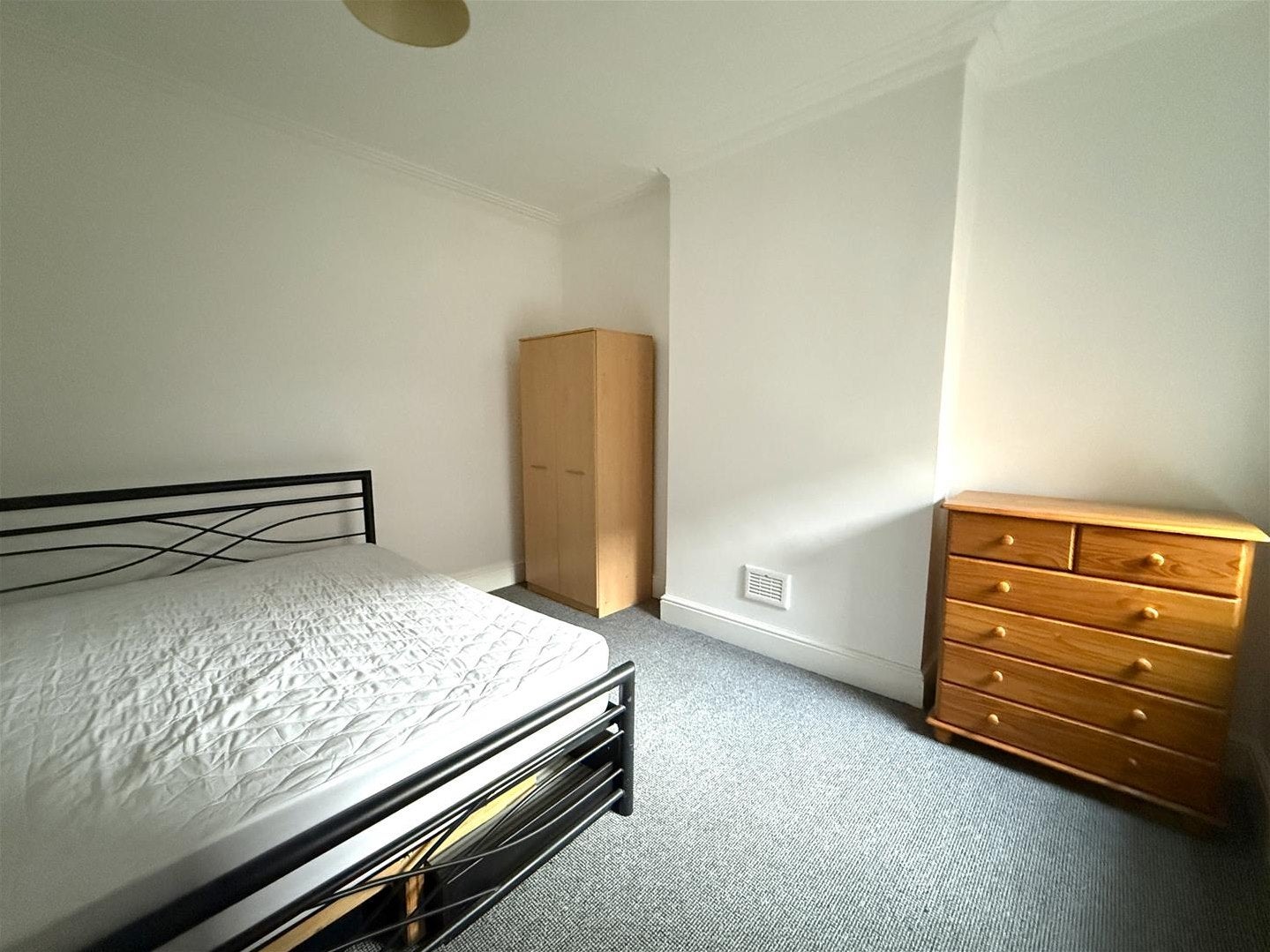 Room Sefton Road in Birmingham