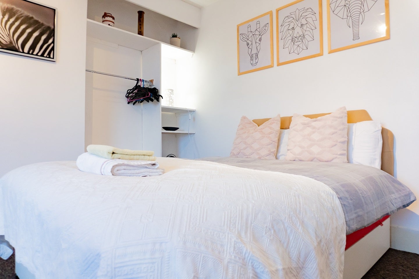 Room Elphinstone Road in Portsmouth