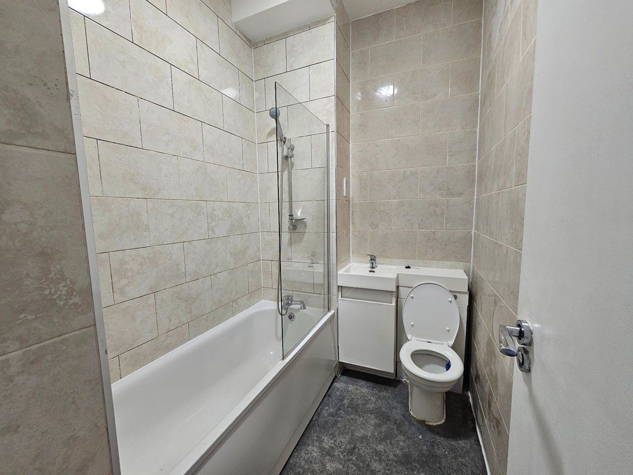 Flat Elsden Road in Greater London