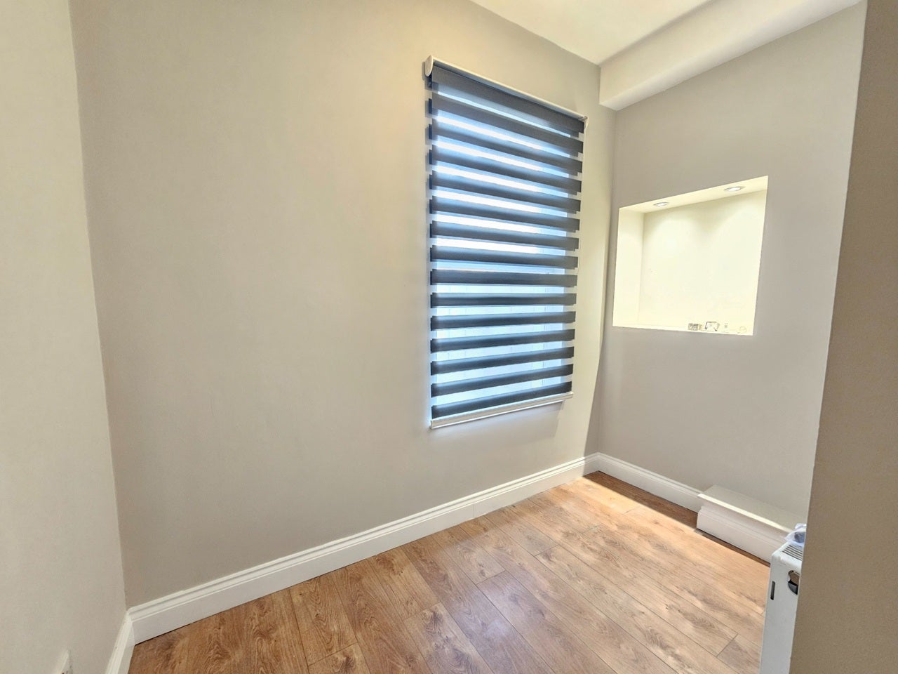 Flat Elsden Road in Greater London