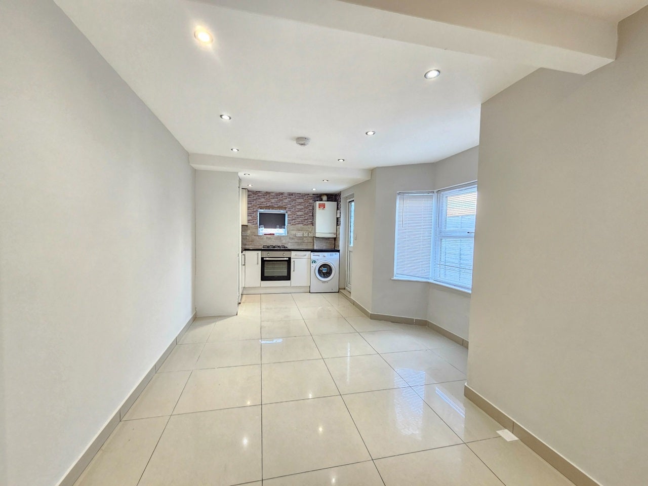 Flat Elsden Road in Greater London