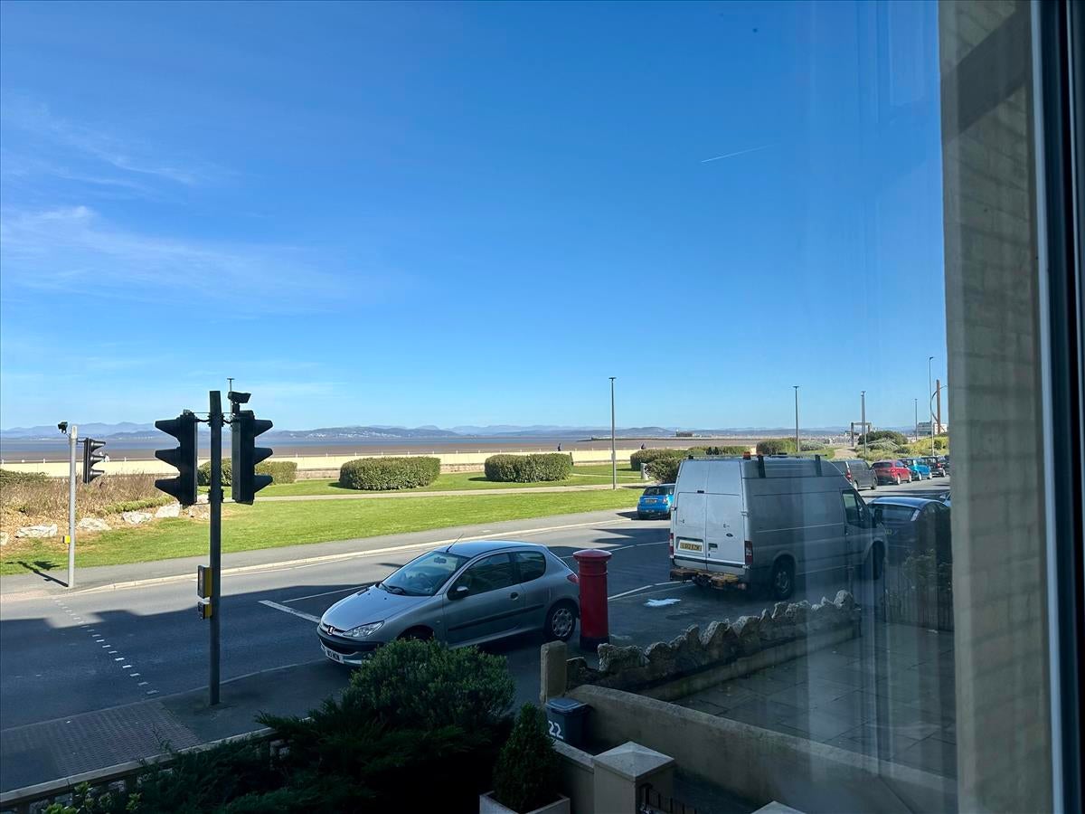 Flat Marine Road West in Lancaster