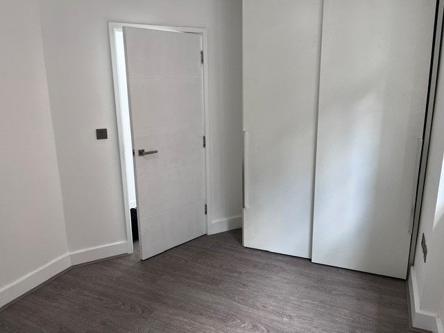Flat Golders Green Road in Greater London