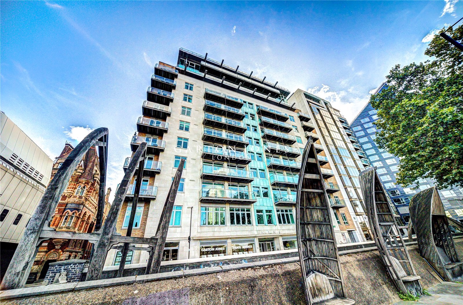 Flat Albert Embankment in Greater London