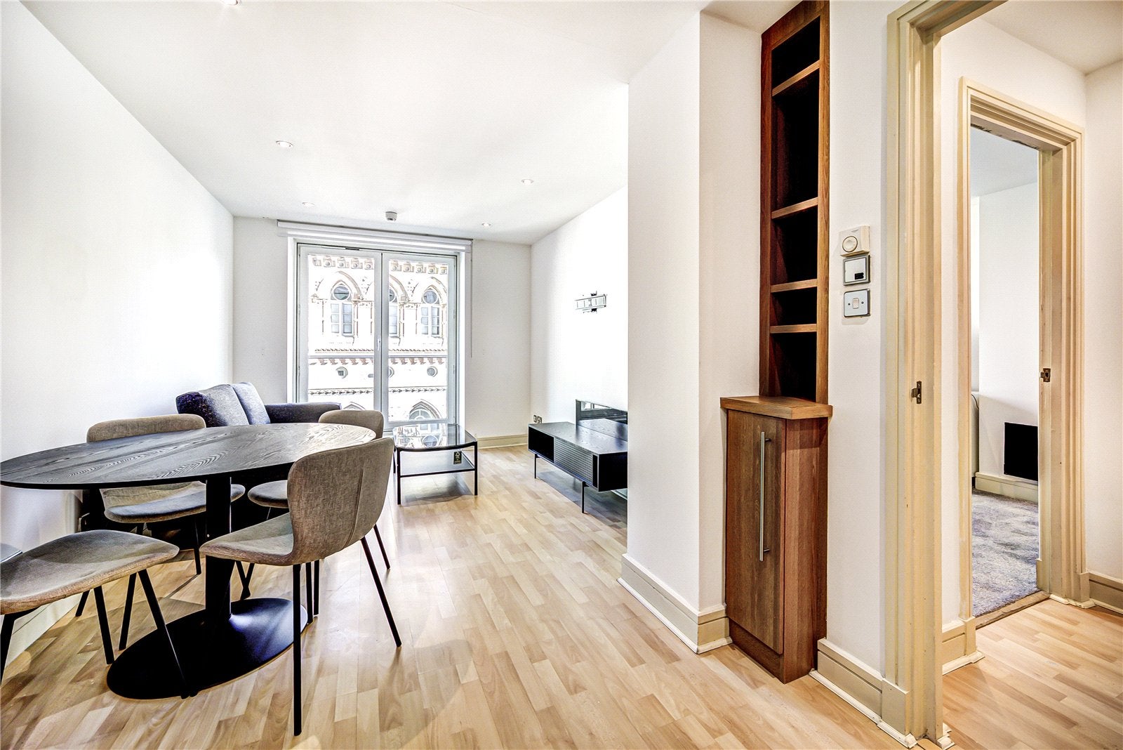 Flat Albert Embankment in Greater London